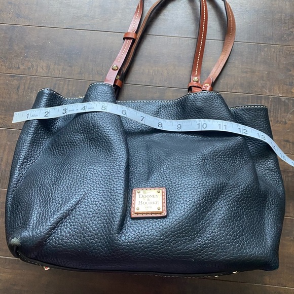 Dooney & Bourke Flynn Black leather shoulder bag - Picture 8 of 14